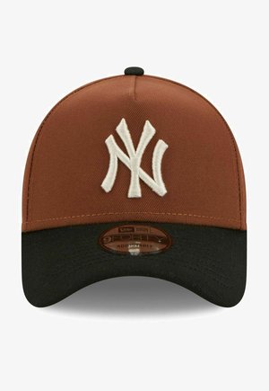 New Era 9FORTY TRUCKER SIDEPATCH NEW YORK YANKEES - Cap - brown