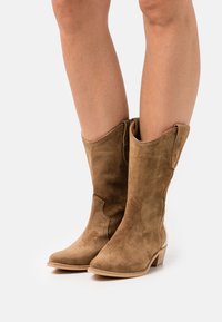 Alpe Cowboy-/Bikerboot - cognac