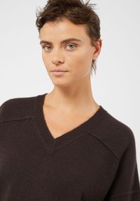 Rodier V-NECK IN 4-THREAD - Trui - marron cafe