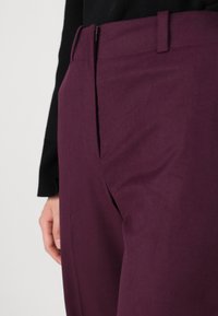 HUGO HULANA - Chinos - medium purple