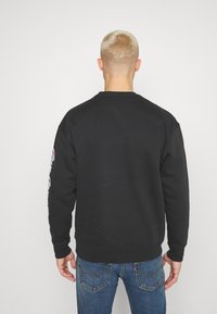Levi's® GRAPHIC CREW - Camisola - gradient crew caviar