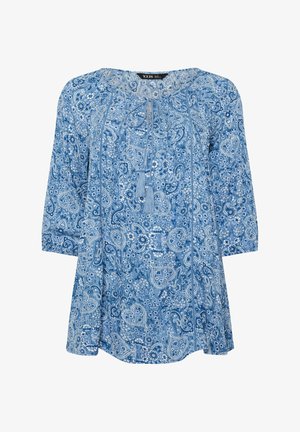 Sininen kukkakuvioinen ja paisley-kuosinen paita, jossa on 3/4-hihat ja tupsunauhat pyöristetyn pääntien kohdalla.