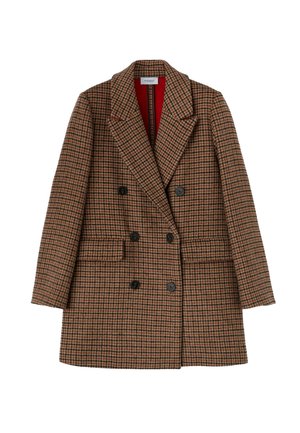 Cappotto doppiopetto a quadri marrone con colletto a scollatura, bottoni neri, tasche laterali e rivestimento interno rosso.