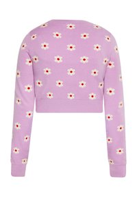Pulover scurt din tricot lavandă, decorat cu flori albe dispersate, având centre roșii. Mânecile lungi și manșetele cu nervuri completează designul.