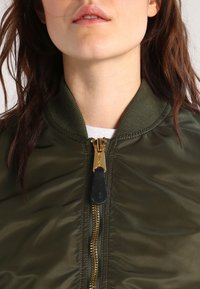 Alpha Industries Bombejakke - darkgreen