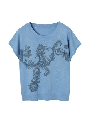 Modra majica s kratkimi rokavi, narejena iz mehke tkanine, z črnim cvetličnim vezenjem na sprednji strani. Okrogel izrez in sproščen, kvadratast kroj.