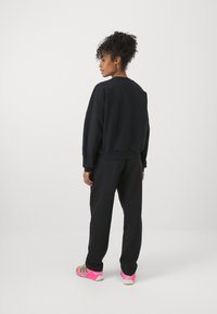 adidas Sportswear ESSENTIALS SMALL LOGO FEEL COZY  - Sportinis megztinis - black/white