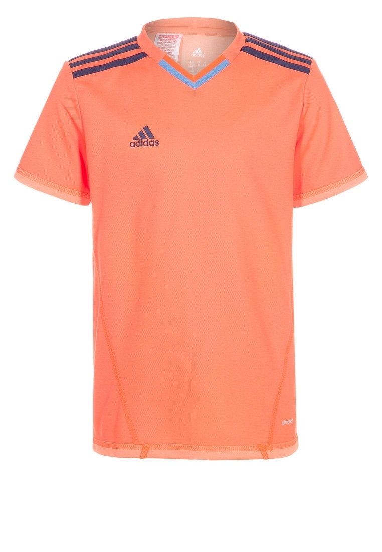 Camiseta deportiva naranja de manga corta, con cuello en V y rayas en azul marino en los hombros. Fabricada con un tejido transpirable y con un acabado texturizado.