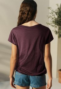 Next V-NECK BUBBLE HEM - Marškinėliai su spaudiniu - red print