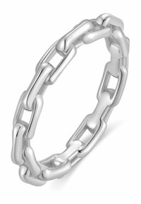 Anello in argento a catena con maglie rettangolari allungate, lucidato a smalto, disposto in un anello continuo su uno sfondo bianco.