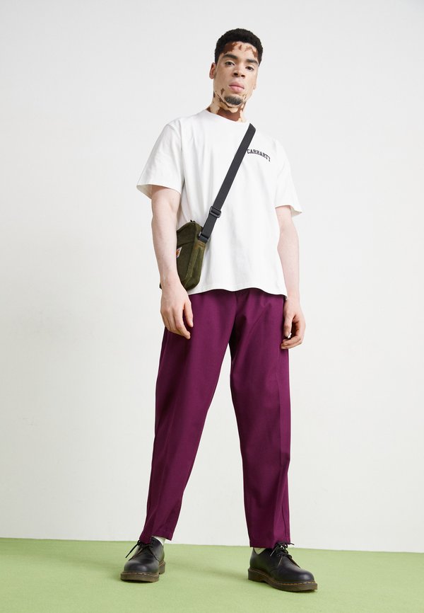 UNIVERSITY SCRIPT - Basic T-shirt4