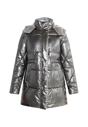 Jachetă argintie metalizată, căptușită, cu guler înalt, închidere cu fermoar frontal și buzunare laterale. Suprafață texturată cu secțiuni cusute și accente de piping alb.