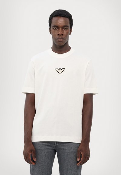 Emporio Armani Nyomott mintás póló - offwhite