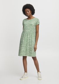 ICHI IHLISA - Jerseykleid - greenbriar ikat print