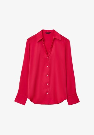 Blusa di satin rosso con maniche lunghe, colletto a cucchiaio e chiusura a bottoni. Presenta una texture liscia e un orlo dritto.