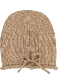 Cappello lavorato a maglia marrone con una cima rotonda, lacci e un dettaglio a fiocco nella parte inferiore. Realizzato in un materiale morbido eTexturizzato.
