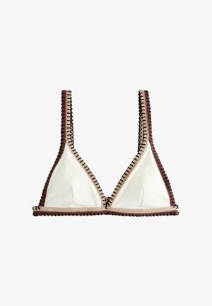 Trójkątny top bikini z białej tkaniny z brązowymi i beżowymi brzegami oraz czarnym przeszyciem wzdłuż szwów.