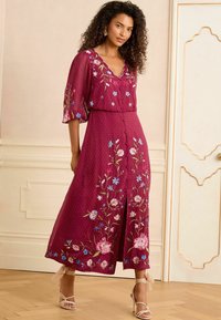 Love & Roses REGULAR FIT - EMBROIDERED DOBBY SCALLOP NECK - Dnevna haljina - berry red