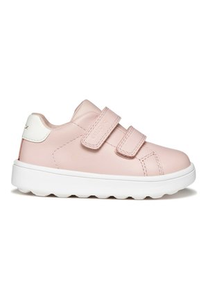 Scarpa da ginnastica rosa chiaro per bambini con suola bianca, doppia chiusura a strappo, colletto imbottito e nome del marchio inciso sulle fasce e sulla linguetta del tallone.