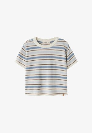 Top de punto de manga corta con rayas horizontales en azul claro, marrón y blanco roto, con cuello redondo acanalado.