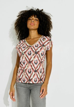Grain de Malice, T-SHIRT COL V IMPRIMÉ GÉOMÉTRIQUE - Camiseta estampada - rose