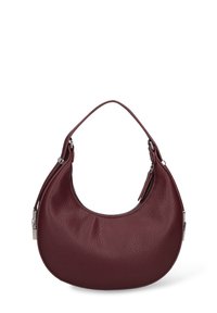 Sac à bandoulière en cuir bordeaux à forme arrondie, surface texturée, fermeture éclair et détails en métal argenté.