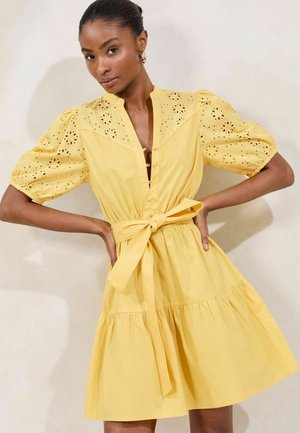 Marškininė suknelė - yellow broderie