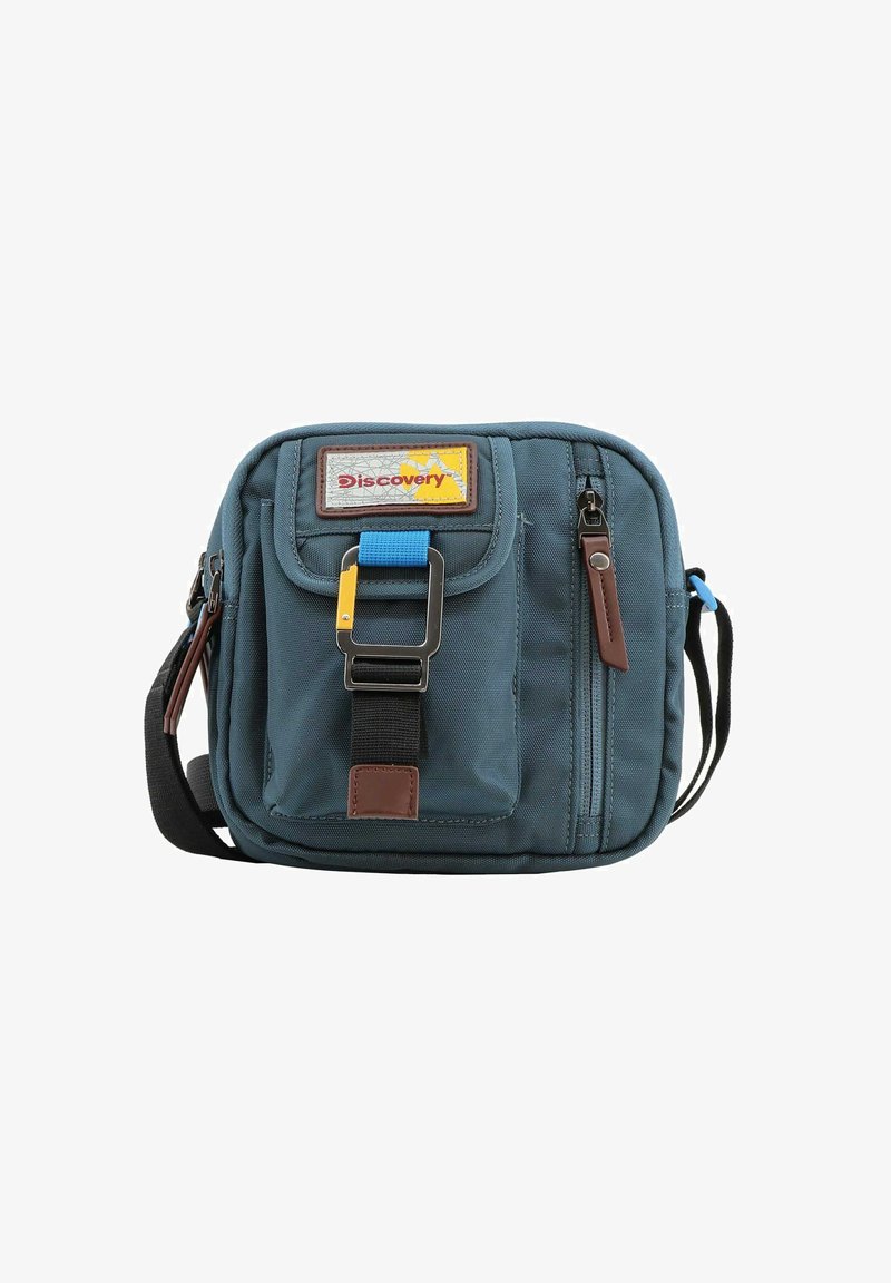 Borsa a spalla in tessuto blu con patta anteriore, dettagli marroni e un logo giallo e marrone. Presenta più scomparti con zip e una tracolla.