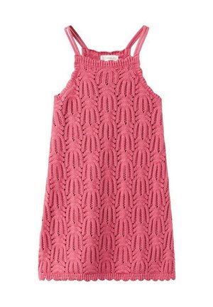 Růžové pletené šaty bez rukávů s dvojitými tenkými ramínky a vroubkovaným lemem, s texturovaným geometrickým krajkovým vzorem.