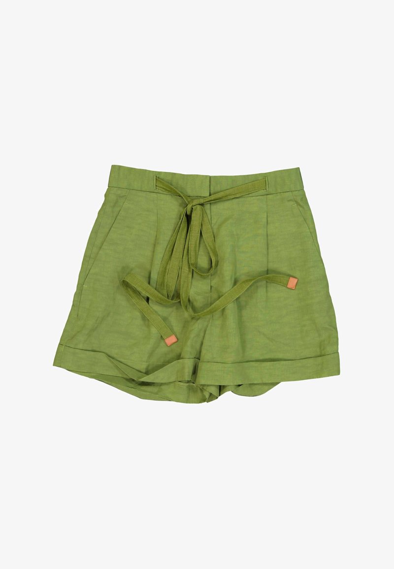 Shorts décontractés vert clair avec plis à l'avant, poches latérales et ceinture nouée assortie en tissu avec embouts marron.
