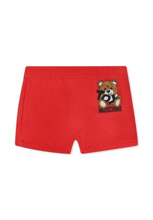 Bañador rojo hecho de una tela suave, con un diseño bordado de un oso de peluche y el texto "Toy Moschino" en el lado izquierdo.