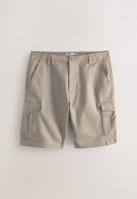 Pantalones cortos cargo beige hasta la rodilla con botón delantero, cierre de cremallera, trabillas para cinturón, bolsillos laterales y bolsillos con solapa en ambas piernas.