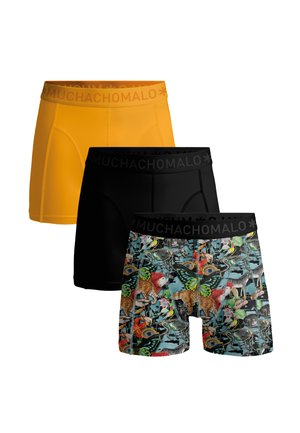 Drie paar boxershorts: één geel, één zwart en één met een kleurrijke dierenprint. Allemaal voorzien van elastische taillebanden met merknaam.