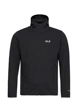 Zwarte softshell jas met een hoge kraag, ritssluiting en opvallende branding. Voorzien van twee zijzakken en een gestructureerde stof voor rekbaarheid.
