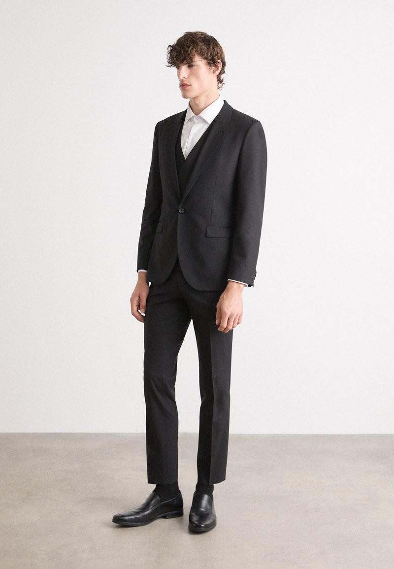HUGO ARTI HESTEN SET - Gilet elegante - black