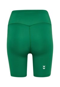 Gröna sportshorts med en tät design, slät textur, hög midja och vit logodetalj på vänster sida.