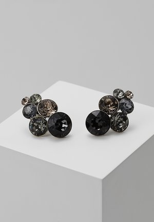 Boucles d'oreilles rondes présentant un cluster de cristaux étincelants dans des nuances de noir, gris et taupe, montés sur une base métallique argentée.