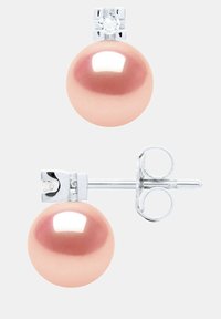 Roze parel oorbellen met een heldere cubic zirconia accent, voorzien van een zilveren schroef en vlinder achterzijde. Glad, glanzend afwerking.