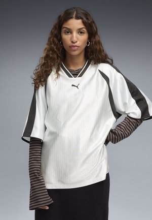 Puma, T7 OVERSIZED FUSSBALLTRIKOT - Fußball-Trikot - white