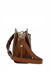 Borsa a tracolla in pelle marrone con finitura texturizzata, dotata di chiusura con zip, tracolla regolabile e dettagli in metallo.