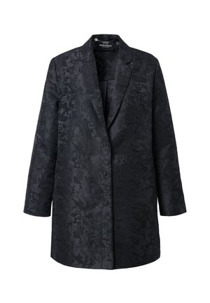 Sort blazer med et blomstret teksturmønster, enkelt-knappet design, hakkrave og lange ærmer, lavet af tekstureret stof.