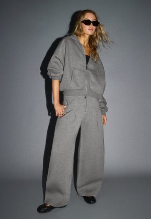 Bershka, WITH RHINESTONES - HOODIE - Sweatjacke - dark grey