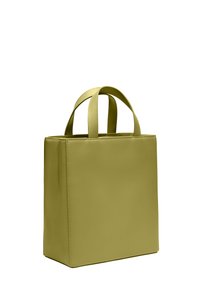 Prostokątna torebka wykonana z gładkiego, jasnolicawego syntetycznego materiału. Posiada dwa krótkie uchwyty i czyste, proste szwy.