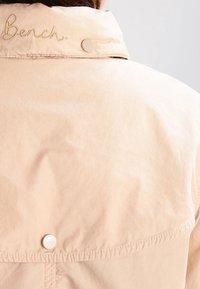 Bench Tunn jacka - beige