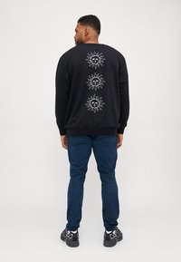 Jack & Jones JJMYSTIC CREW NECK - Φούτερ - black
