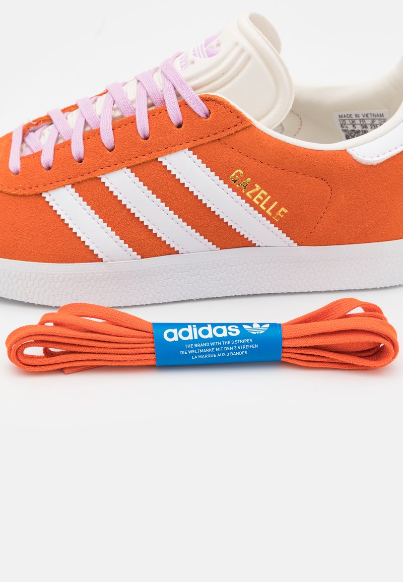 adidas Originals GAZELLE W - Sneaker low - semi impact orange/footwear  white/off white/orange