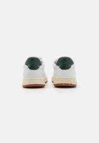 ACBC EVERGREEN NATURE UNISEX - Sportcipő - white/dark green