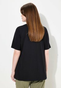 Ulla Popken GRANDES TAILLES - Jednoduché tričko - stone gray
