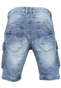 Blauwe denim cargoshorts met een relaxte pasvorm. Opmerkelijke details zijn onder andere dubbele achterzakken en zijzakken met een iets gewassen textuur.