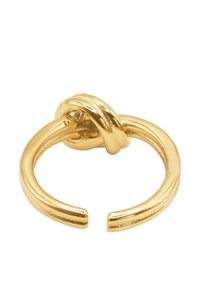 Gouden metalen ring met een gedraaide knoopontwerp bovenaan. Glad, glanzend oppervlak; open uiteinden met afgeronde randen.